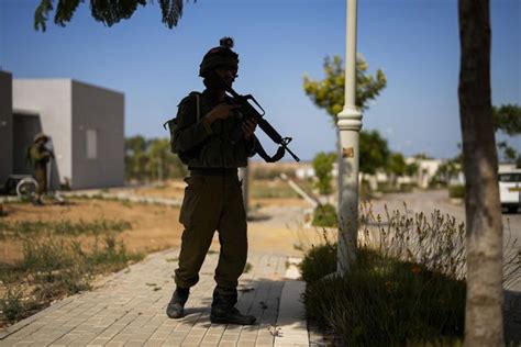 Egypts Border Crossing Opens To Let A Trickle Of Desperately Needed Aid Into Besieged Gaza Ap