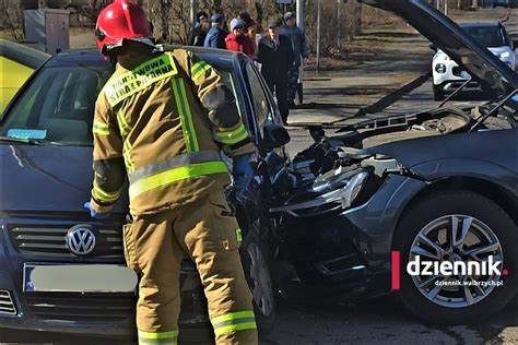 Wa Brzych Wypadek Na Wroc Awskiej Ko O Obi Jedna Osoba Poszkodowana