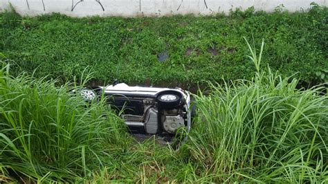 Motorista Fica Gravemente Ferida Ap S Perder Controle Do Carro E Cair