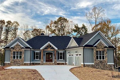 Plan Tw Bed Craftsman With Angled Garage For A Rear Sloping Lot