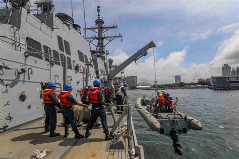 DVIDS - Images - USS Higgins Conducts Small Boat Operations [Image 1 of 5]