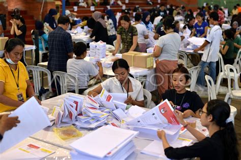 Pelipatan Surat Suara Pemilu 2024 ANTARA Foto