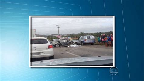 Homem morre após colidir carro cavalo solto na BR 232 NE1 G1