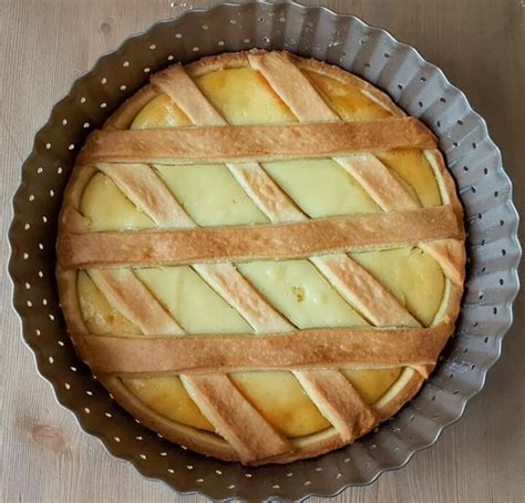 Crostata Alla Crema Con Frolla Allolio Dolce Goloso E Ripieno Della