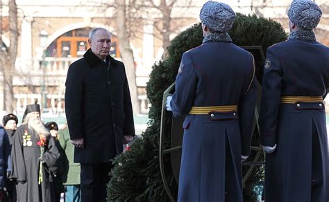 Wreath-laying at the Tomb of the Unknown Soldier • President of Russia