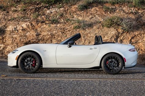 Used 2016 Mazda MX-5 Miata Convertible Review | Edmunds