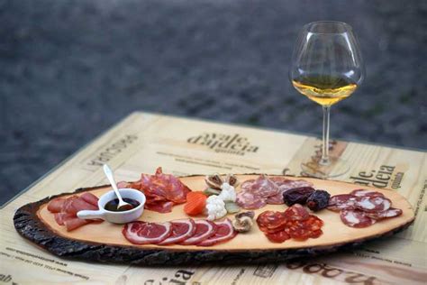 Lisbona Degustazione Di Ore Vino E Tapas Getyourguide