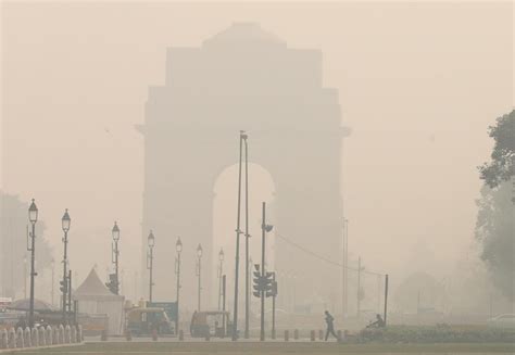 India a Nuova Delhi è allarme inquinamento scuole chiuse per una