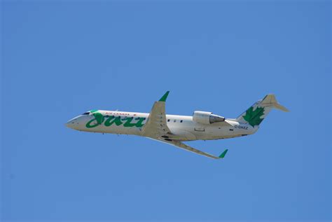 Georgian CRJ2 enroute on Mar 4th 2018, odour in cockpit, smoke in cabin - AeroInside