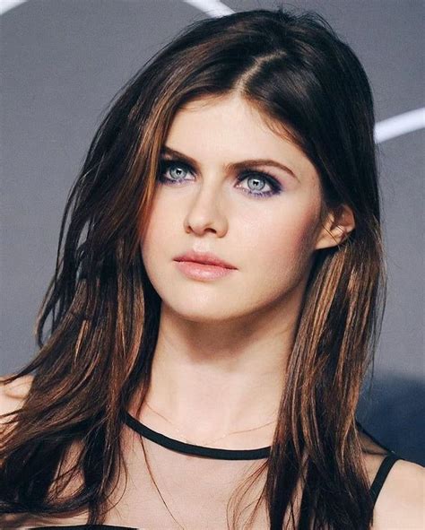 Alexandra Daddario Girl Celebrity Pixie saç Uzun saç Asimetrik saç