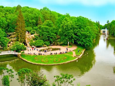 Premium Photo | Beautiful park with lake and trees