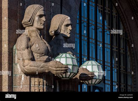 Helsinki Central Station Built By Eliel Saarinen Statues By Emil