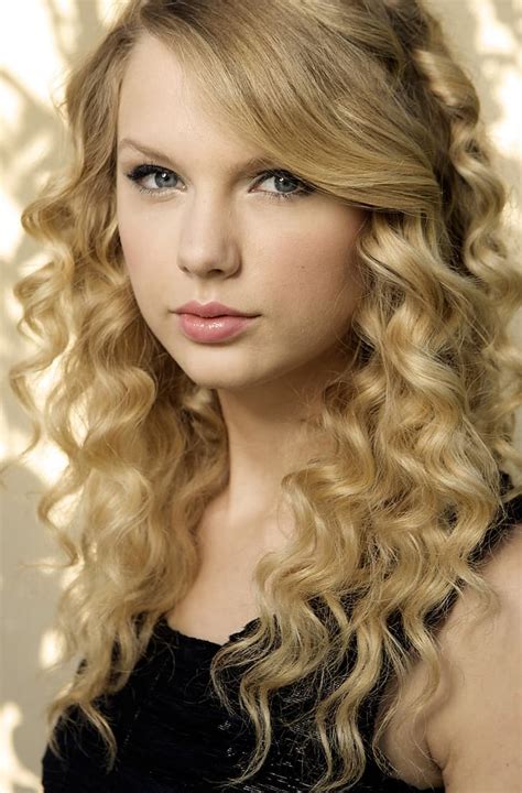 Top 48 image taylor swift curly hair - Thptnganamst.edu.vn