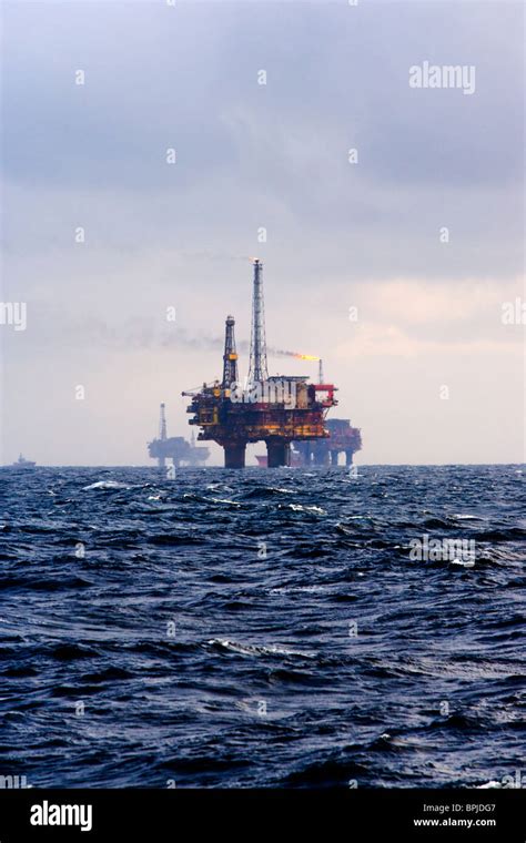 North sea oil rigs hi-res stock photography and images - Alamy