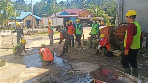 Babinsa Koramil 01 Karya Bakti Cor Jalan Di Desa Semangau Progresif