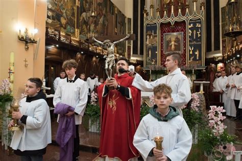 Wielki Piątek w Sanktuarium Matki Bożej Księżnej Sieradzkiej w Charłupi