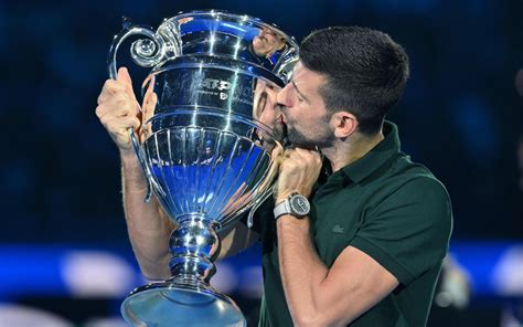 Tenis Djokovic Levanta El Trofeo De Número Uno Del Año En Turín Video Lanoticias