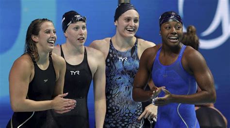 Us Sets New World Record In Womens 4×100 Medley Relay Women In Swimming