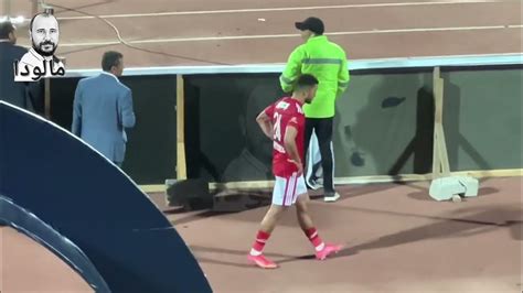 لحظة طرد محمد عبد المنعم في مباراة الاهلي وبيراميدز وانفعاله على موظفين