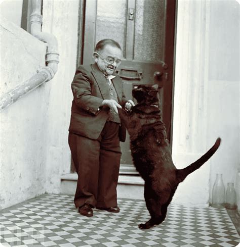 Henry Behrens The Smallest Man In The World Proves Size Doesnt Matter