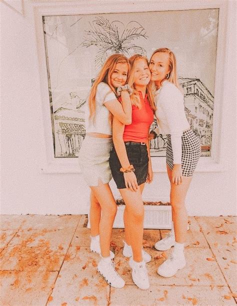 𝗵𝗮𝗻𝗻𝗶𝘆𝗮𝗵𝗮𝘇𝗶𝘇 ☆ Cute Friends Bff Pictures Friend Photoshoot