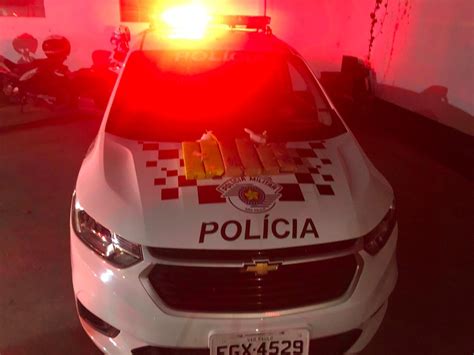 Ap S Persegui O Policial Em Rodovia Homens S O Presos Ao Serem