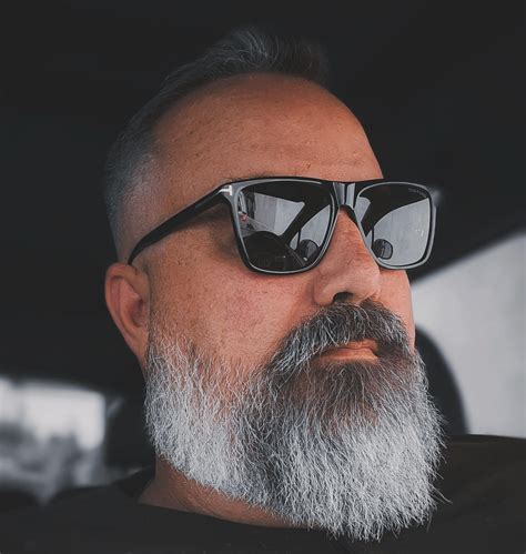 Silverfox summer : r/beards