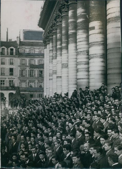 Photo Discovery On Twitter Paris Bourse Minute De Silence Pour