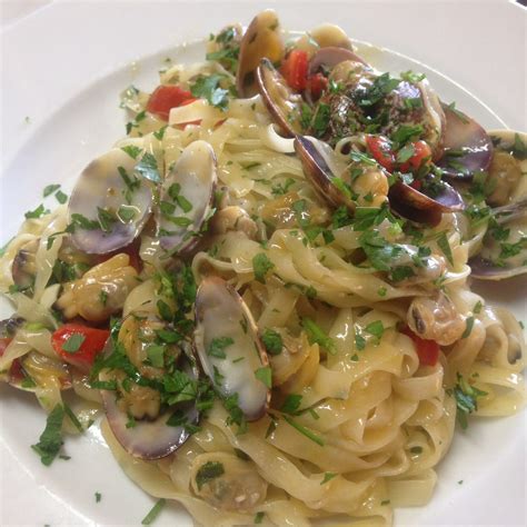 Pates Linguine Alle Vongole