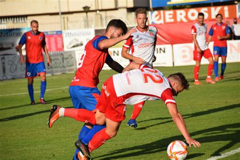 El CD Calahorra vence 2 0 al CD Ebro en su penúltimo test de pretemporada