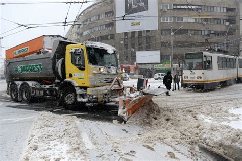 B365 ESENȚIAL Deszăpezirea Bucureștiului pe sectoare Câte utilaje