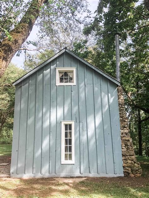 DIY Farmhouse Window Trim - Farmhouse on Boone