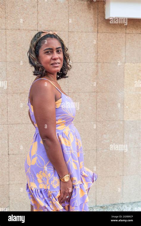 Attractive Brunette Woman In 40s Hi Res Stock Photography And Images Alamy