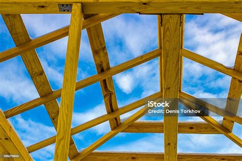 Rincian Konstruksi Atap Kayu Atap Sistem Struktur Kayu Foto Stok Unduh Gambar Sekarang Istock