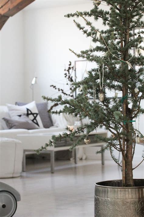 25 Simple And Minimalist Christmas Tree Decorations | Home Design And ...