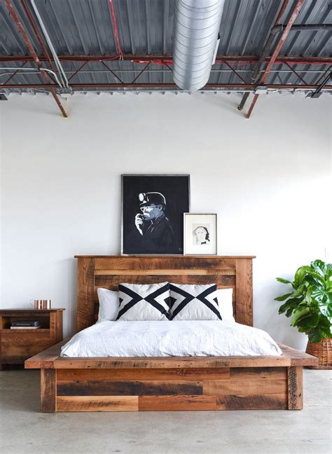 Reclaimed Wood Platform Bed In 2020 Wood Platform Bed Bed Design