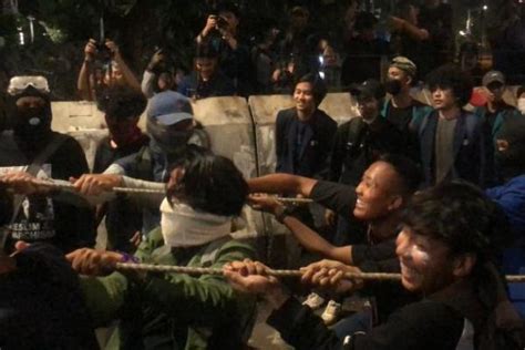 Masa Demo Di Patung Kuda Mulai Meninggalkan Lokasi Unjuk Rasa