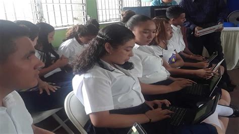 Mined Entrega Recursos Tecnol Gicos Al Colegio San Sebasti N Viva