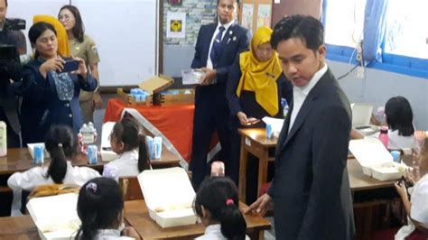 Wapres Gibran Tinjau Uji Coba Makan Bergizi Gratis Di SDN 3 Menteng