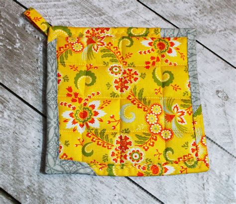 How To Make Pot Holders The Stitching Scientist Quilted Potholder