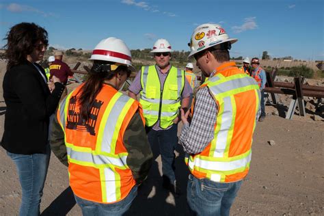 A Team From The U S Army Corps Of Engineers And Contractors Nara