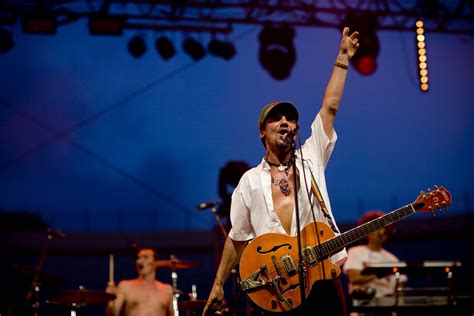 Manu Chao Pour Les 10 Ans Des Déferlantes