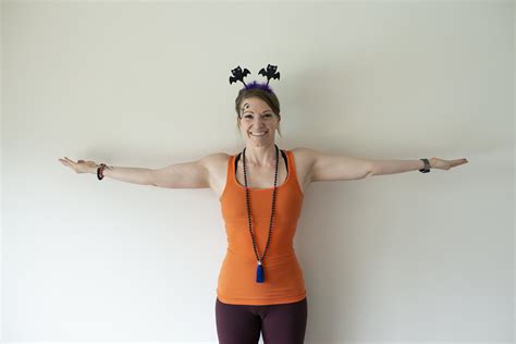 Hyperextended Elbows Vs Straight Elbows And Their Effect On Your Yoga Practice — Lana Reed