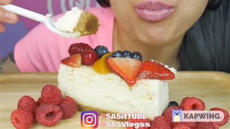 Reversed Asmrfresh Fruit Cheese Cake Soft Relaxing Eating Soundsno Talking Youtube