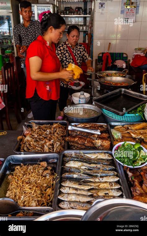 Restaurant Cooked Food Display Siem Reap Siem Reap Province Cambodia