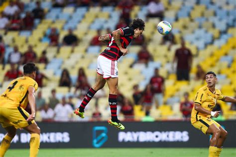 Flamengo bate Amazonas mas não escapa de vaias no Maracanã Placar