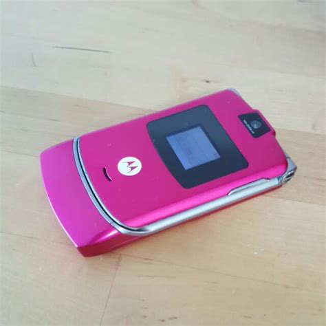 Motorola razr V3 (Pink) 2g, Mobile Phones & Gadgets, Mobile & Gadget ...