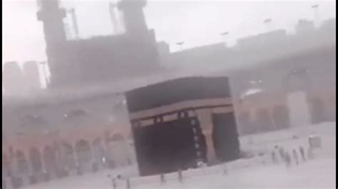 Heavy Rainfall In Makkahs Grand Mosque Youtube