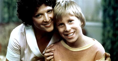 R.I.P. Philip McKeon, the child star who played Linda Lavin's son on ...