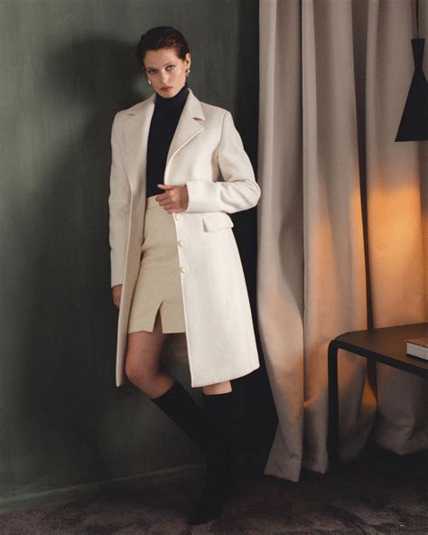 Long Cream Wool Trench Coat With Wide Lapels Sumissura